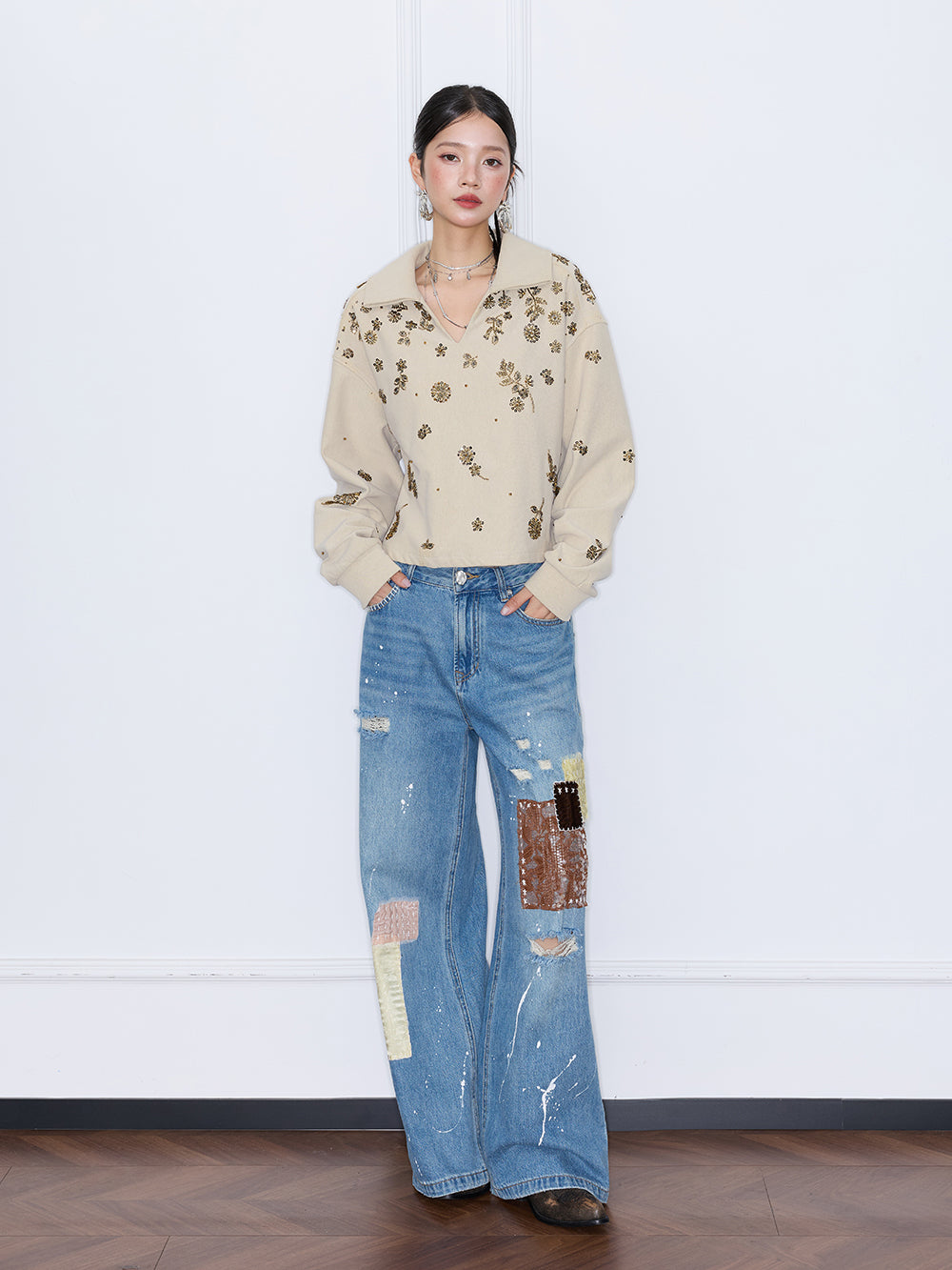 MUKZIN“Capsule Collection”Beige Collared Short Cropped Sweatshirt with Gold Sequin Floral Print