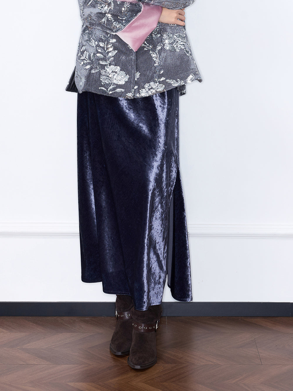 MUKZIN“Capsule Collection”Luxury Navy Velvet Side-Slit Midi Skirt