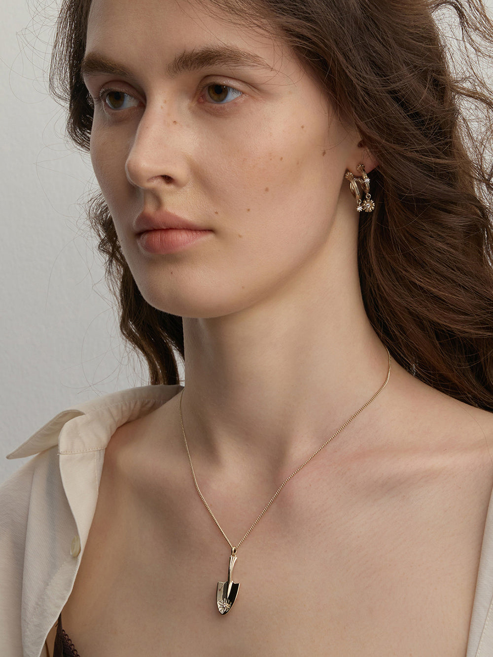 MUKTANK×SUN HUNTER Garden Daisy Shovel Necklace