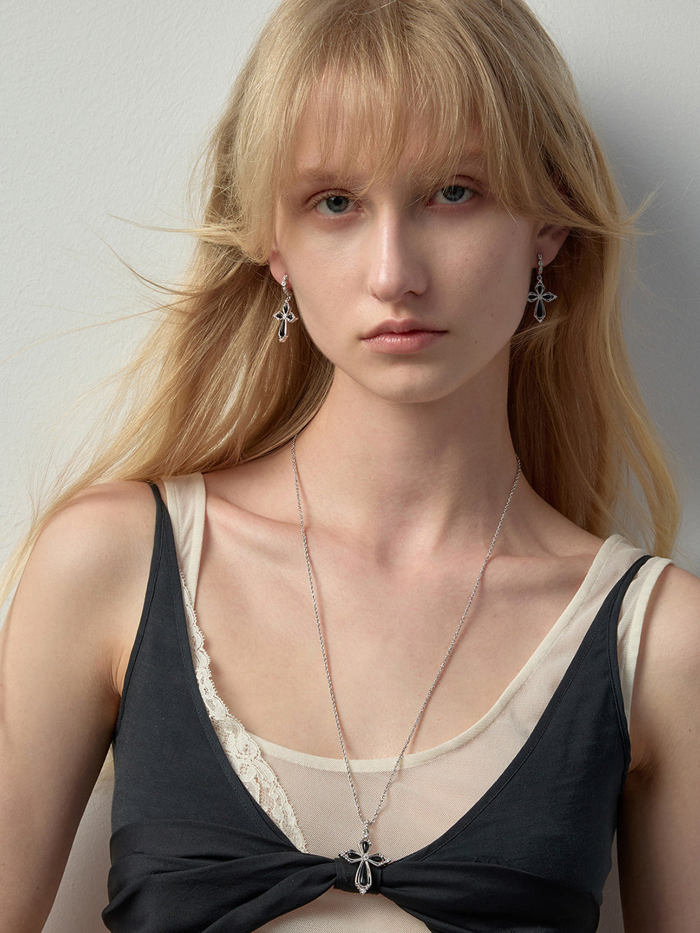 MUKTANK×SUN HUNTER Black Agate Petal Cross Chain Necklace (L)