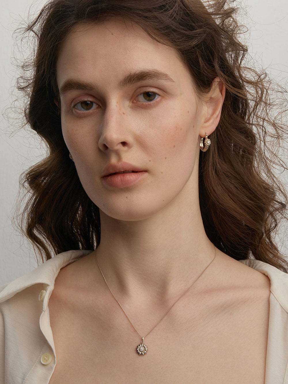 MUKTANK×SUN HUNTER Garden daisy woven earring clasps