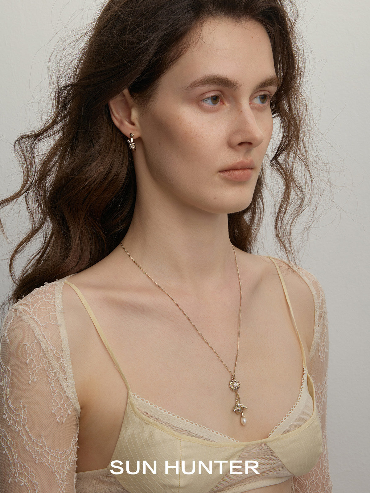MUKTANK×SUN HUNTER Garden Daisy & Bee Tassel Necklace