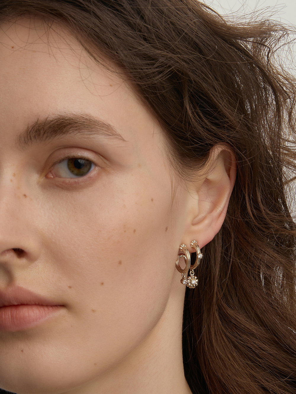 MUKTANK×SUN HUNTER Garden daisy double C hoop earrings