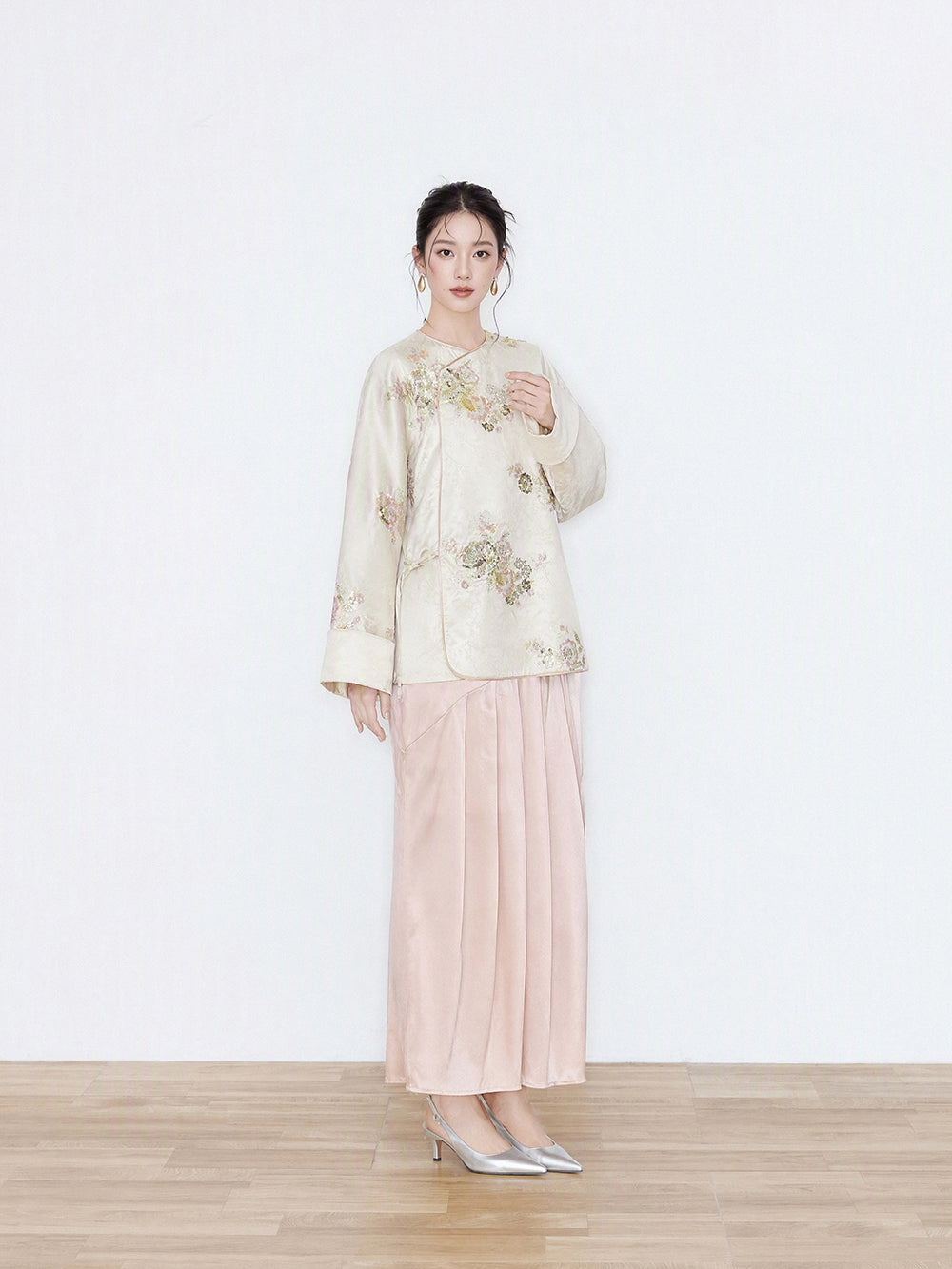 MUKZIN×Flourishing Blooms Modern Chinese Relaxed Shirt with Diagonal Placket & Sequin Detail