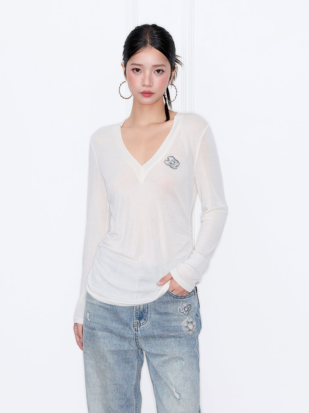 MUKZIN“Capsule Collection”V-Neck Slim-Fit Base Layer Top with Rhinestone Embellishment