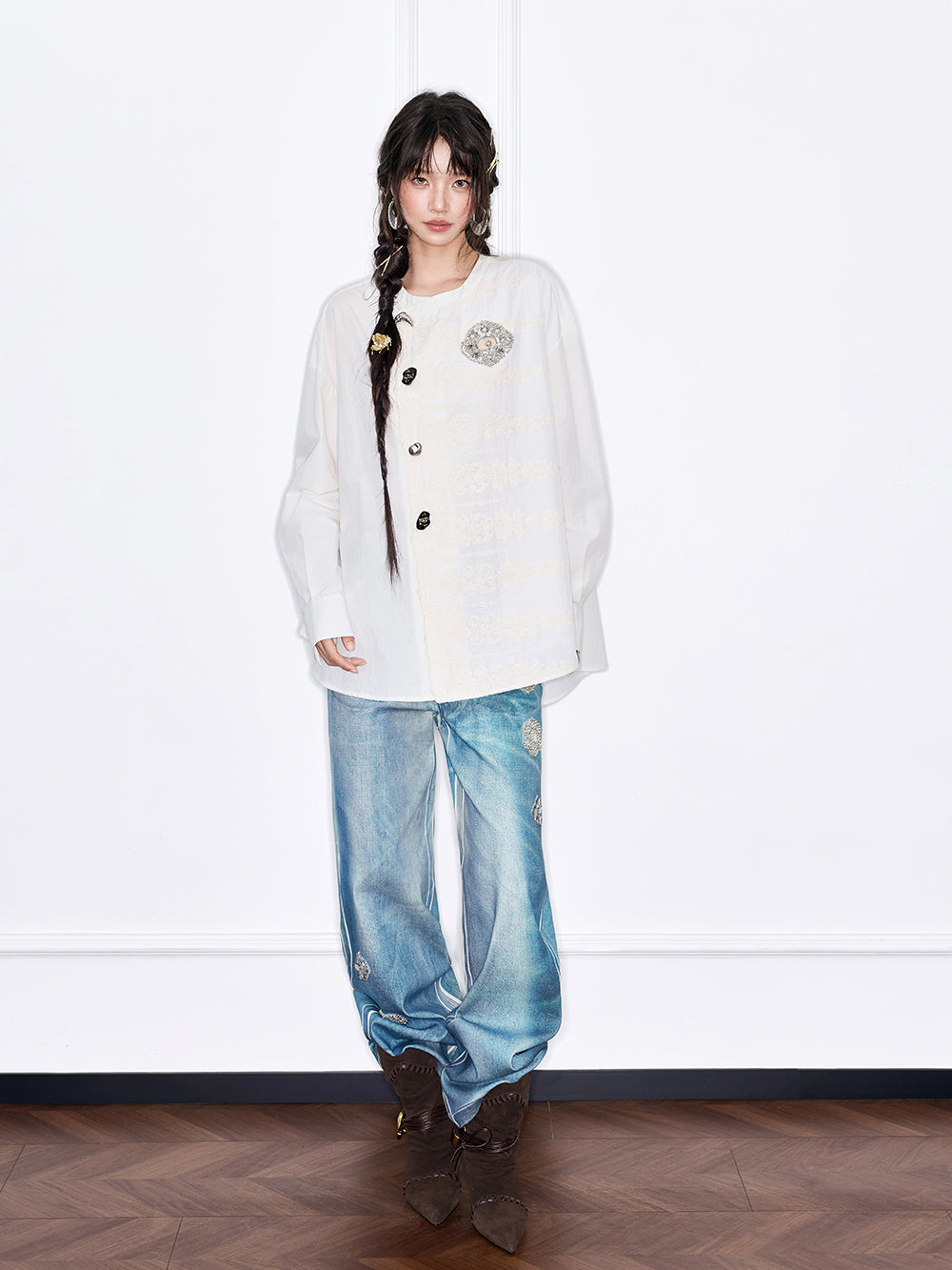 MUKZIN“The Sequence of Deer's Call”White Asymmetrical Placket Button Decor Badge Oversized Jacquard Shirt