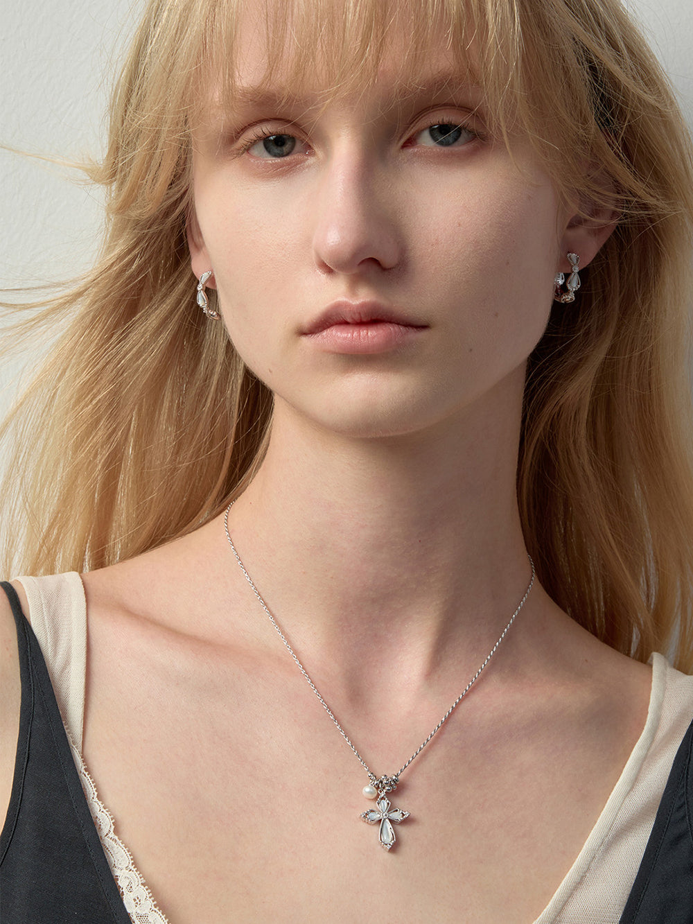 MUKTANK×SUN HUNTER Mother-of-Pearl Petal Barrel Bead Necklace