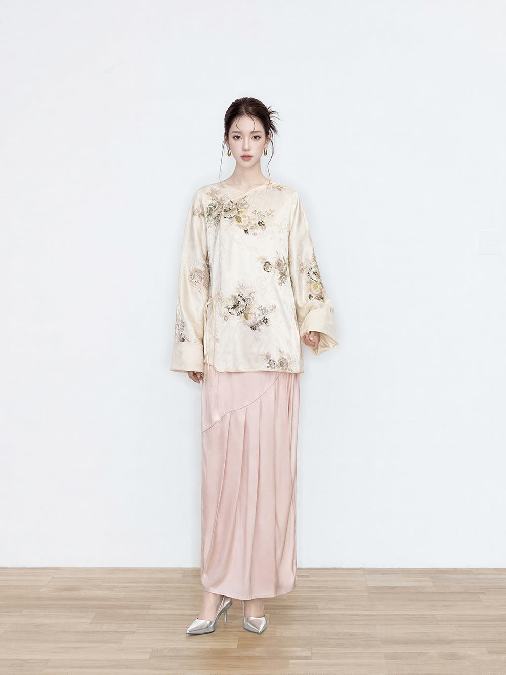 MUKZIN×Flourishing Blooms Modern Chinese Relaxed Shirt with Diagonal Placket & Sequin Detail
