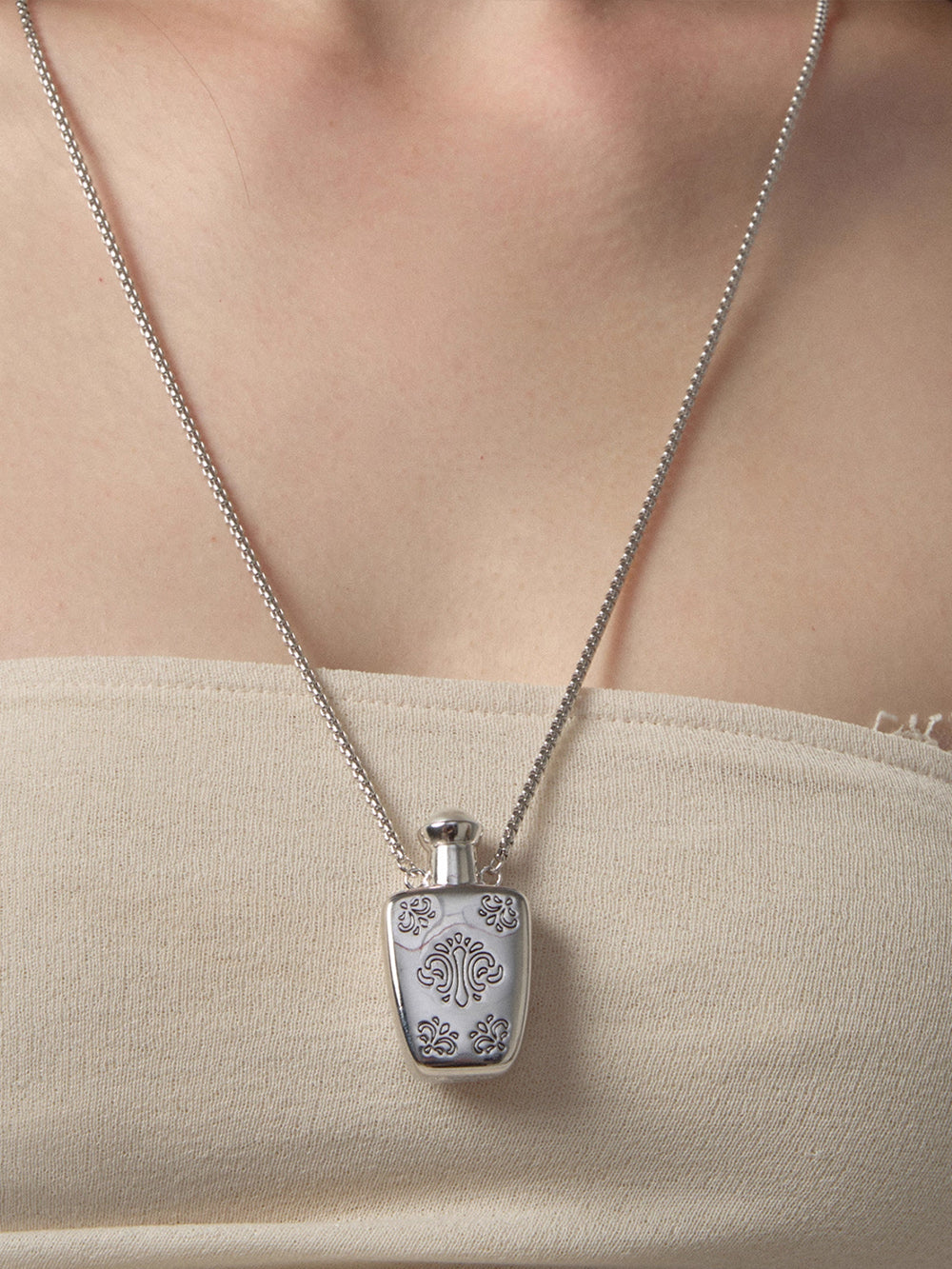 MUKTANK¡ÁSUN HUNTER Iris Carved Flask Necklace