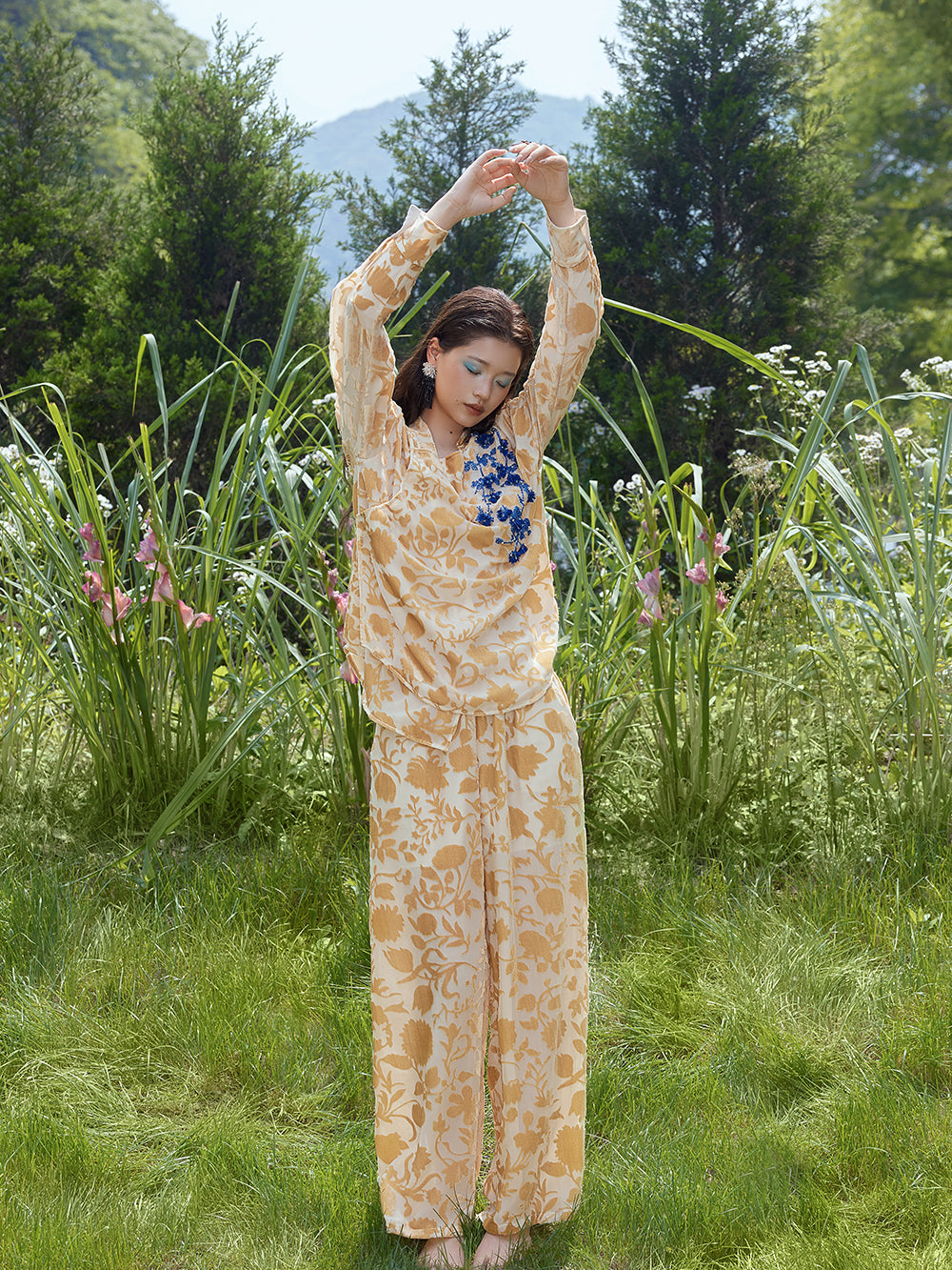 MUKZIN×Capsule Collection New Chinese-style V-neck printed long-sleeved orange shirt