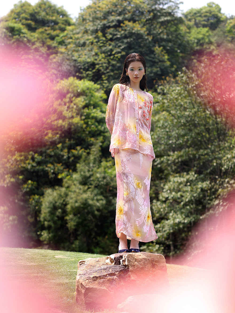MUKZIN×Flourishing Blooms New Chinese-style intangible cultural heritage Hami hand-embroidered silk skirt with floral patterns