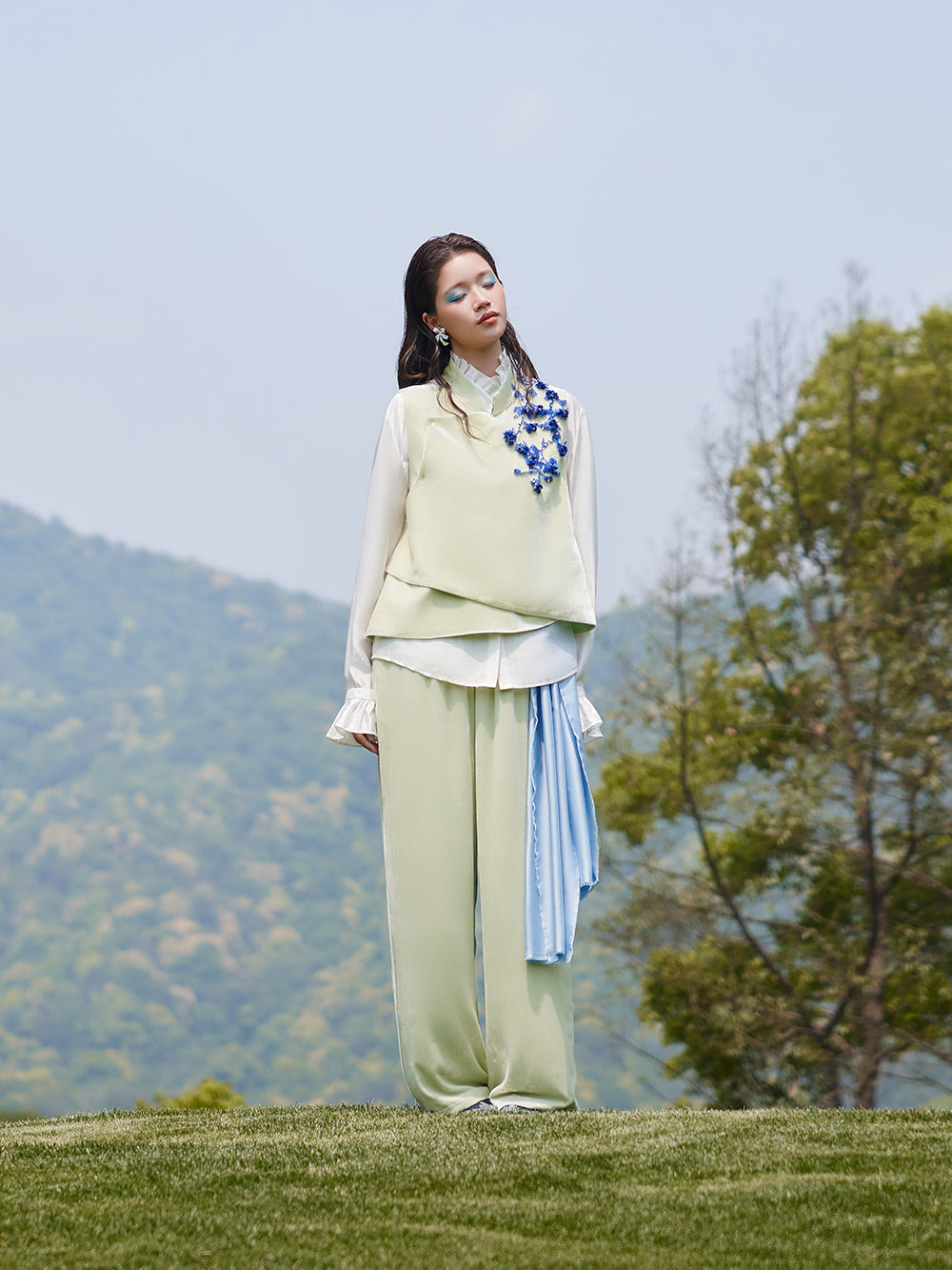 MUKZIN×Capsule Collection New Chinese-Style Embroidered Silk Velvet V-Neck Trousers