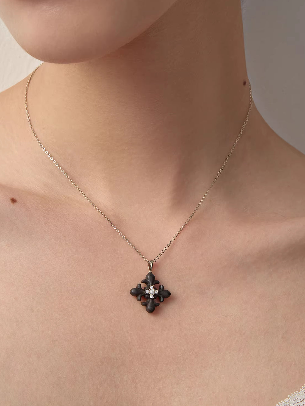 MUKTANK×SUN HUNTER Short Plain Wooden Iris Chain Necklace
