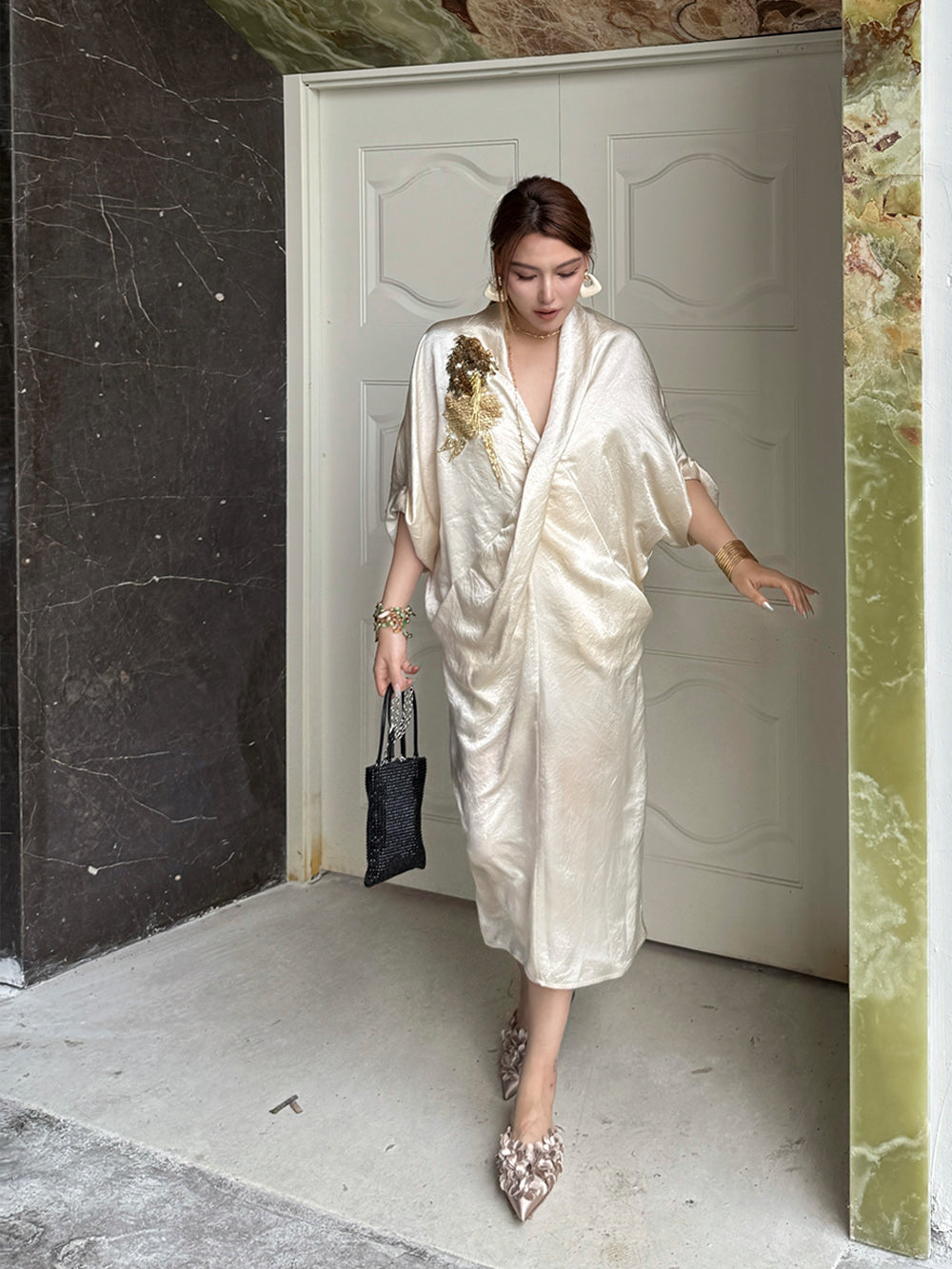 MUKZIN“Capsule Collection”Off - White Cross V - Neck Gold Ornament Embroidered Loose Dress
