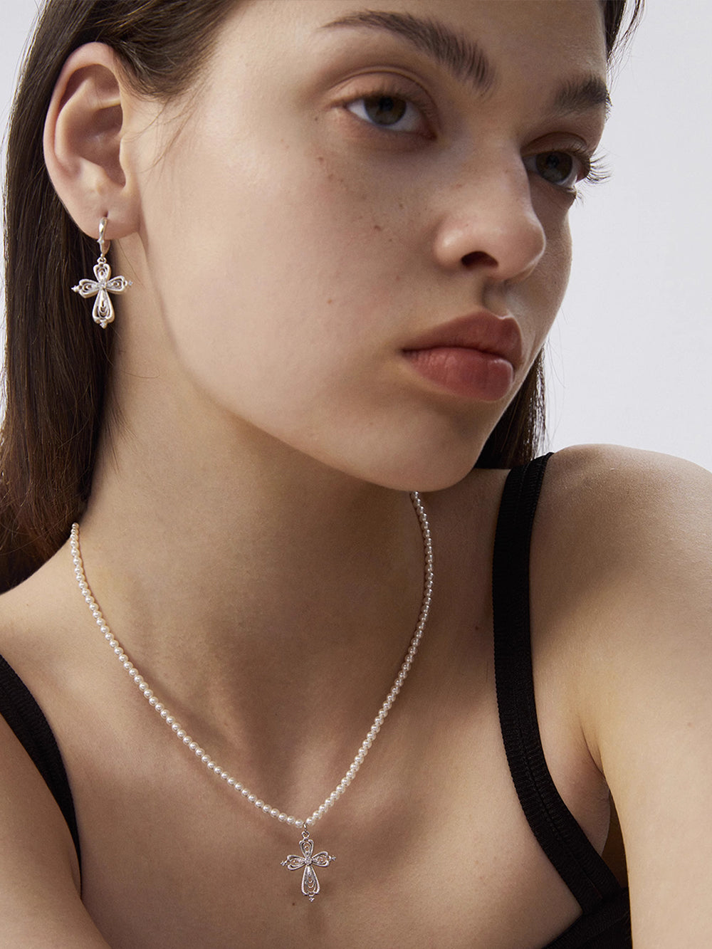 MUKTANK×SUN HUNTER Small lace cross pearl chain