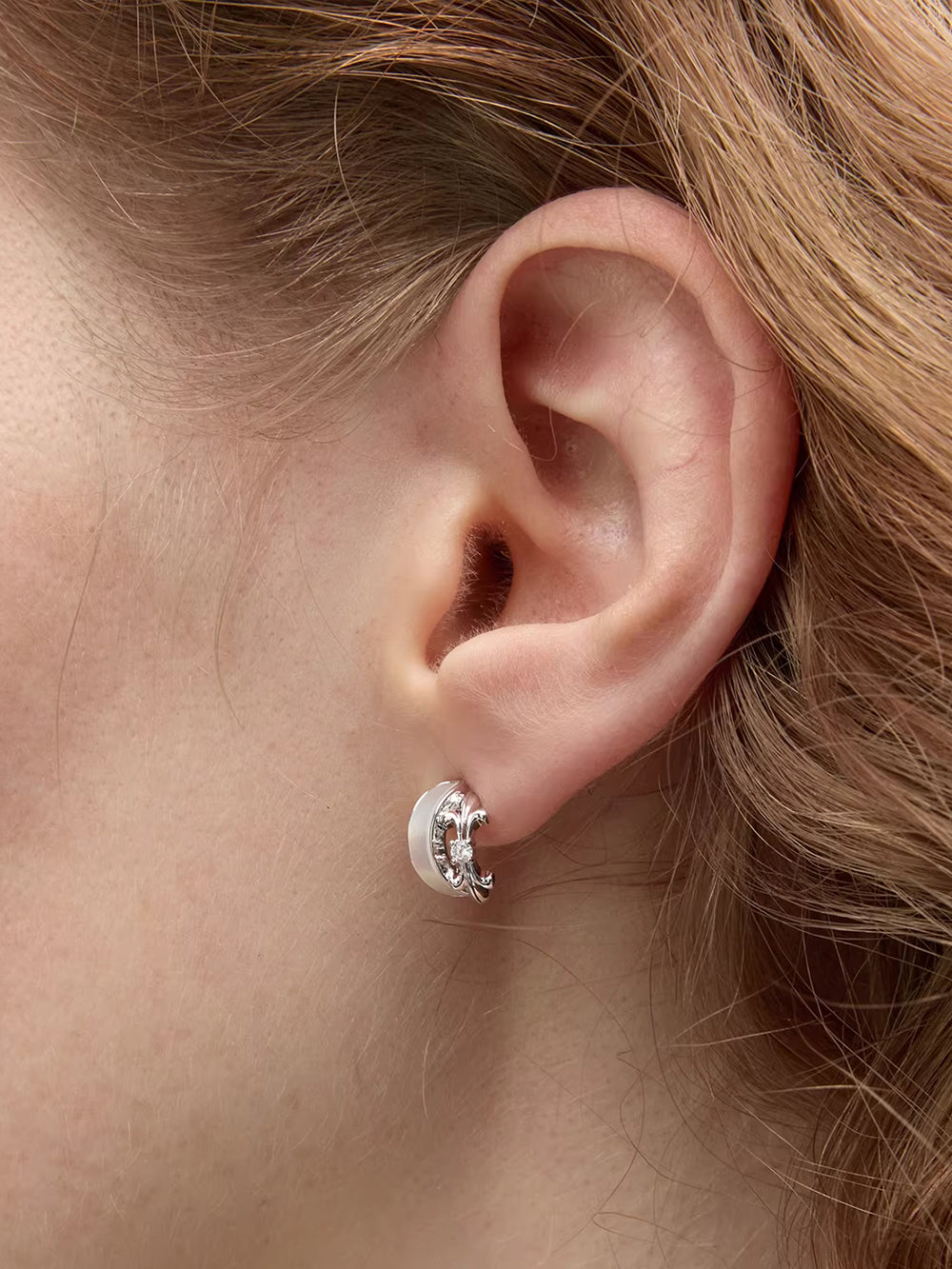 MUKTANK×SUN HUNTER Mother-of-Pearl Iris Half-Hoop Earrings