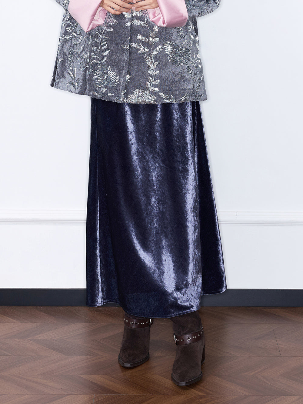 MUKZIN“Capsule Collection”Luxury Navy Velvet Side-Slit Midi Skirt