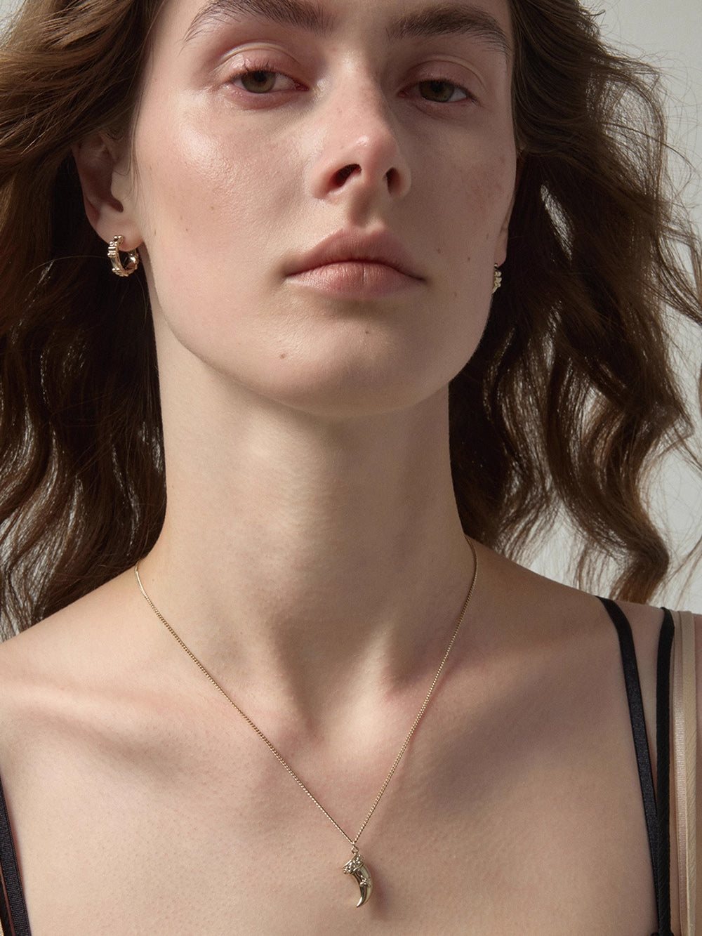 MUKTANK×SUN HUNTER Iris Flower Embossed Ear Cuffs