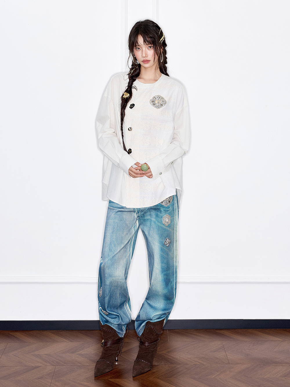 MUKZIN“The Sequence of Deer's Call”White Asymmetrical Placket Button Decor Badge Oversized Jacquard Shirt