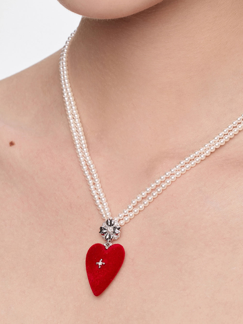 MUKTANK×SUN HUNTER Large-Sized Velvet Heart Faux Pearl Necklace