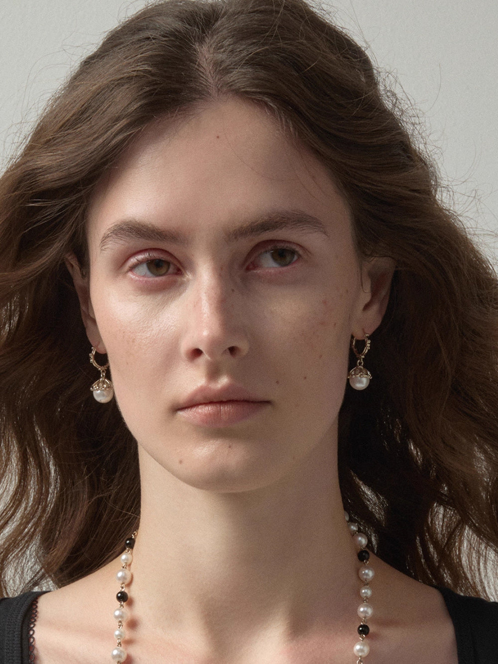 MUKTANK×SUN HUNTER Embossed Iris Faux Pearl Ear Cuffs