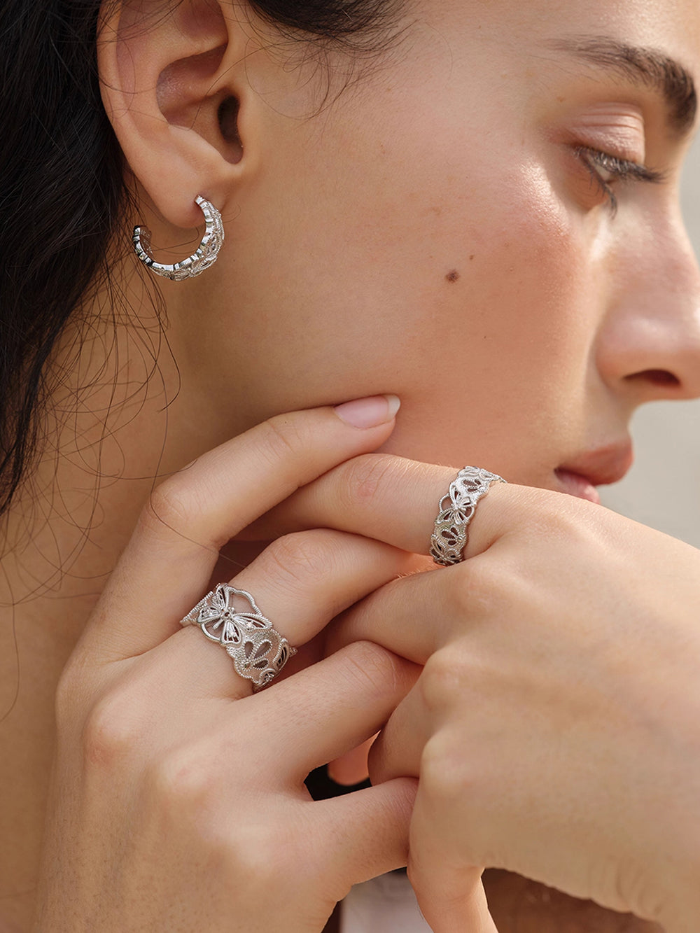 MUKTANK×SUN HUNTER “Emergence”Wide Band Full-Circle Lace Butterfly Ring