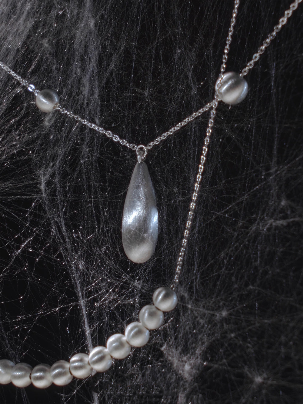 MUKTANK × SUN HUNTER Short Gypsophila Paniculata Water Drop Shaped Necklace