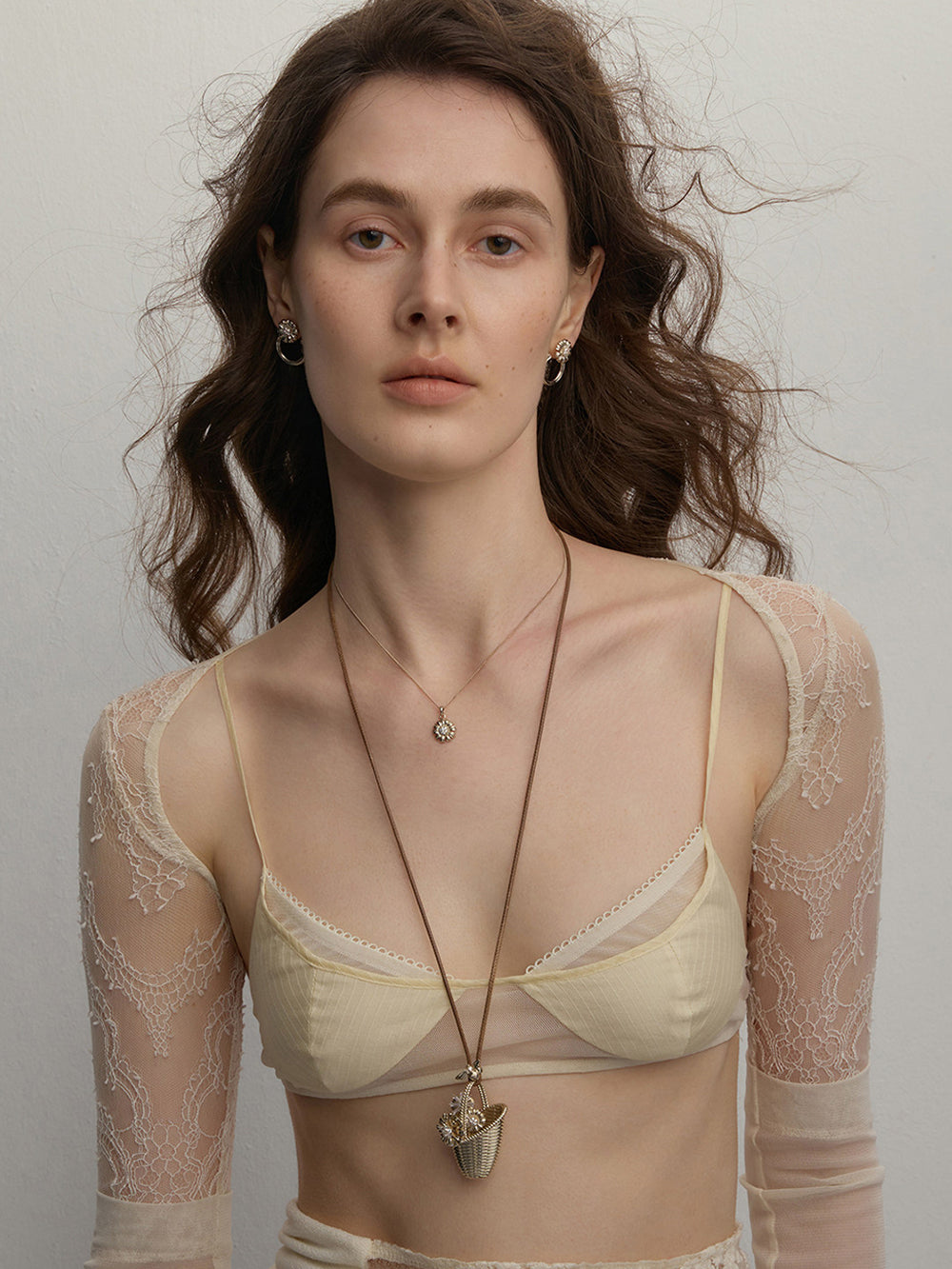 MUKTANK×SUN HUNTER Garden Daisy Flower Basket Pull-Chain Necklace