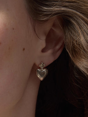 MUKTANK×SUN HUNTER Iris and Heart Carved Stud Earrings