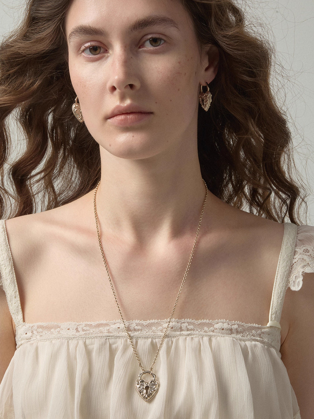 MUKTANK×SUN HUNTER Short Vintage Embossed Heart Necklace