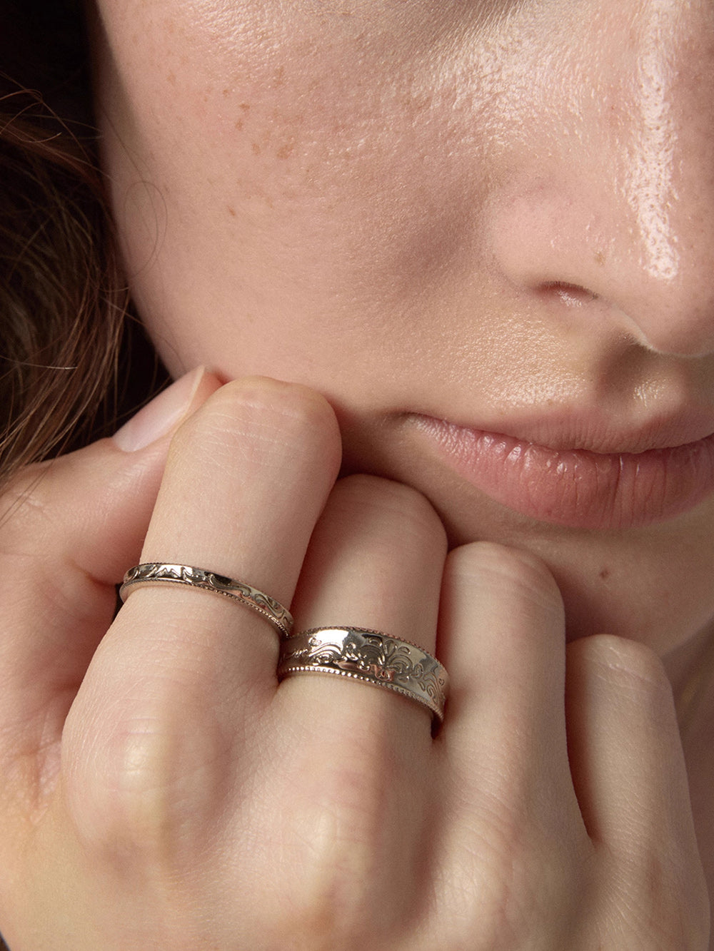 MUKTANK×SUN HUNTER Embossed Iris Flower Narrow Band Ring