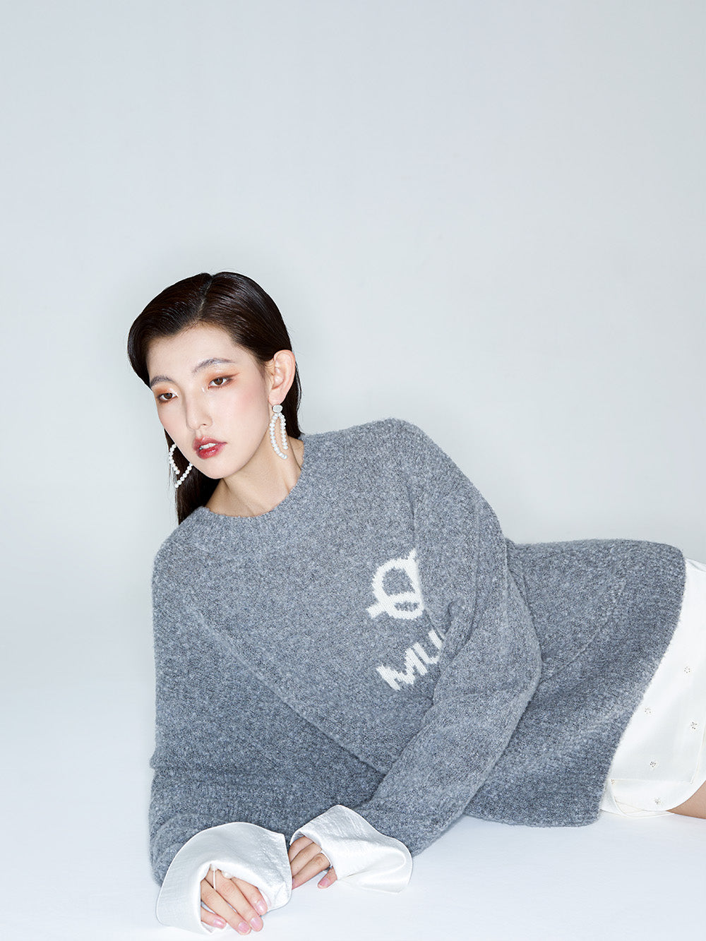 MUKZIN Linglong "Bafang Linglong" detachable Cuffs Crew Neck White Wool Top