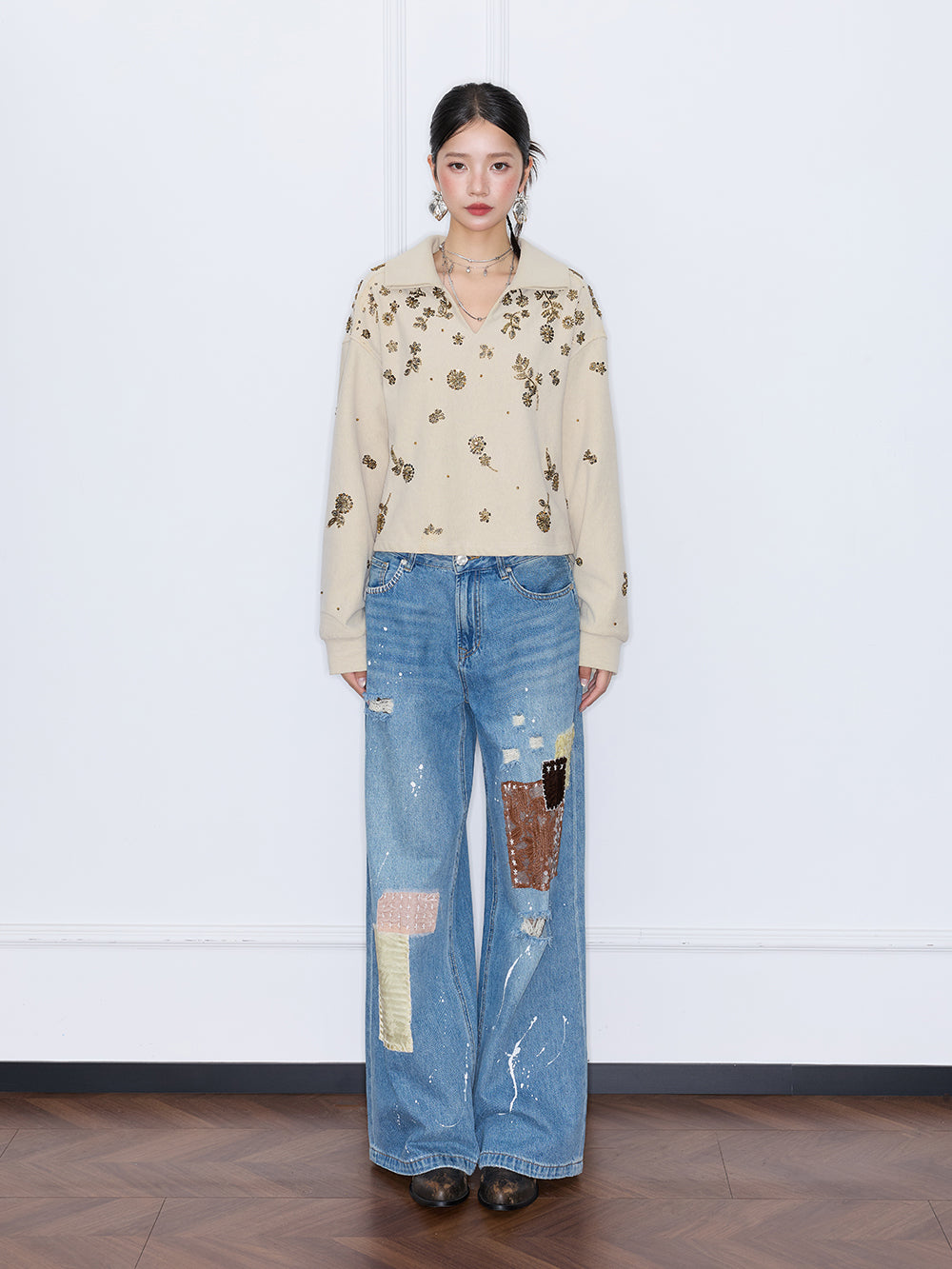 MUKZIN“Capsule Collection”Beige Collared Short Cropped Sweatshirt with Gold Sequin Floral Print