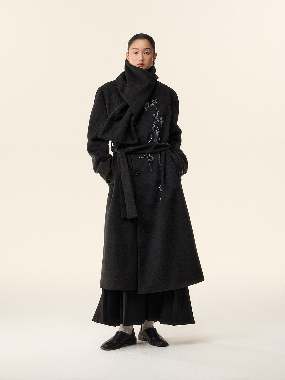 MUKTANK×LOUMUTAKU Scarf-Accented Beaded Embroidery Coat