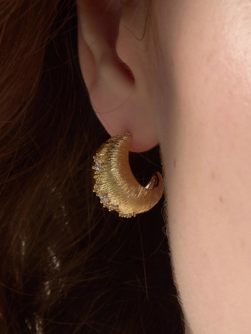 MUKTANK×SUN HUNTER Pea C-Hoop Brushed Earrings