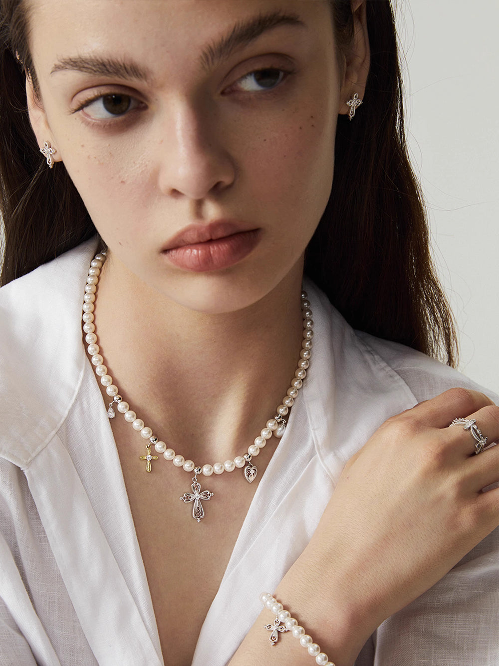 MUKTANK×SUN HUNTER Ornate lace cross pearl chain