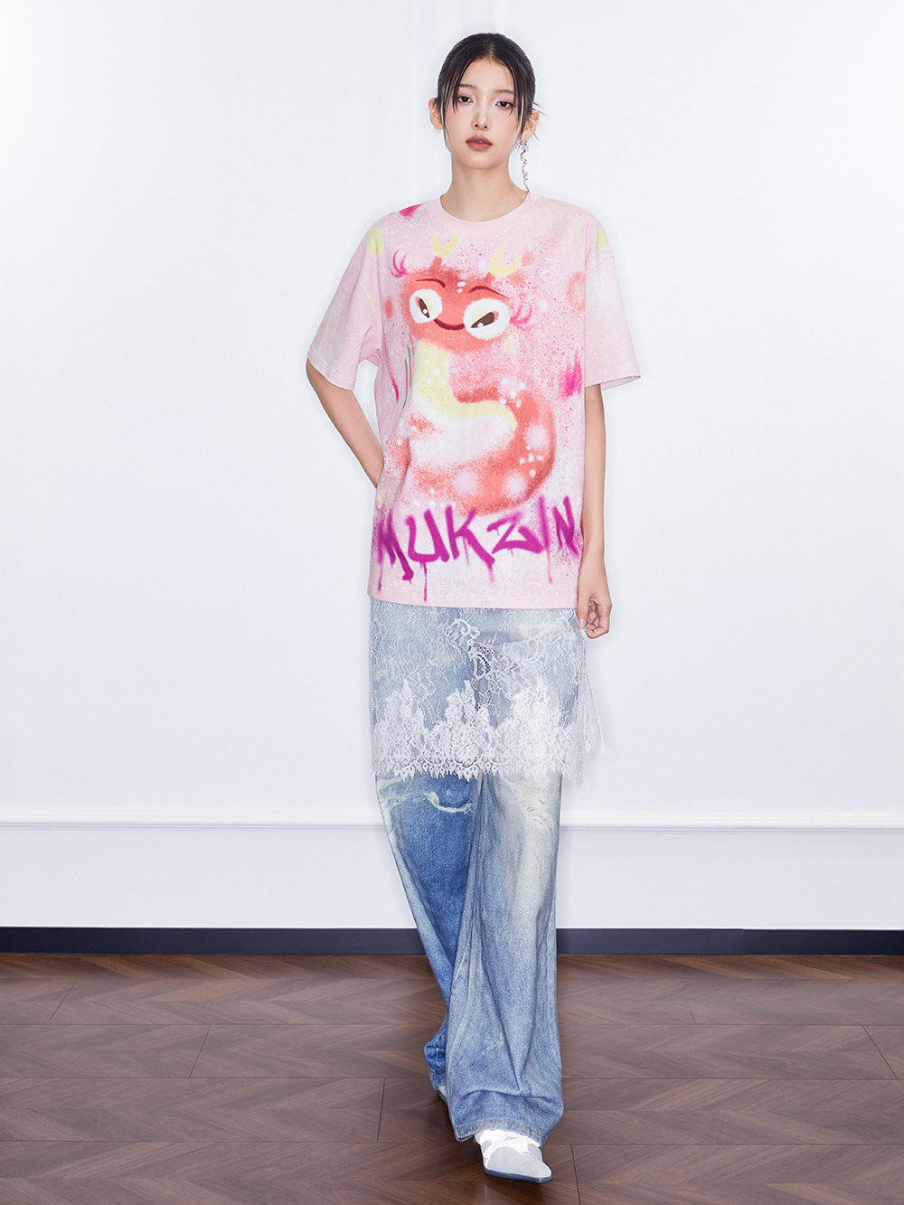 MUKZIN  Spring Prelude"Good Luck with the Snake" Silhouette T-shirt with Pink Snake Prints