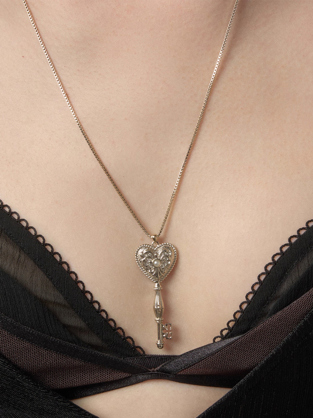 MUKTANK×SUN HUNTER Heart Embossed Key Medium-length Chain Necklace