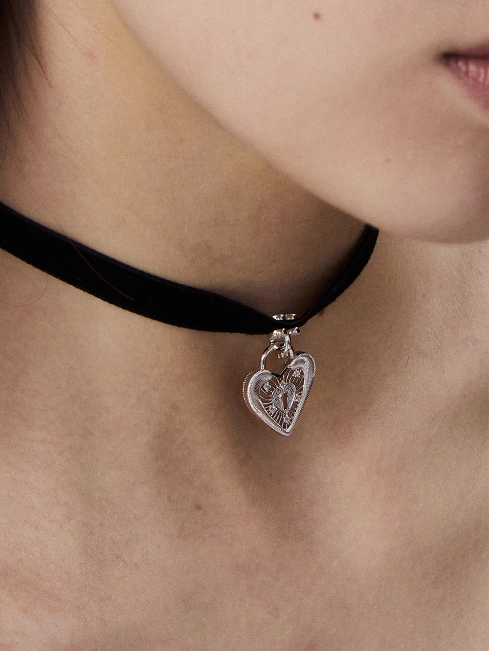 MUKTANK×SUN HUNTERLace heart lock choker