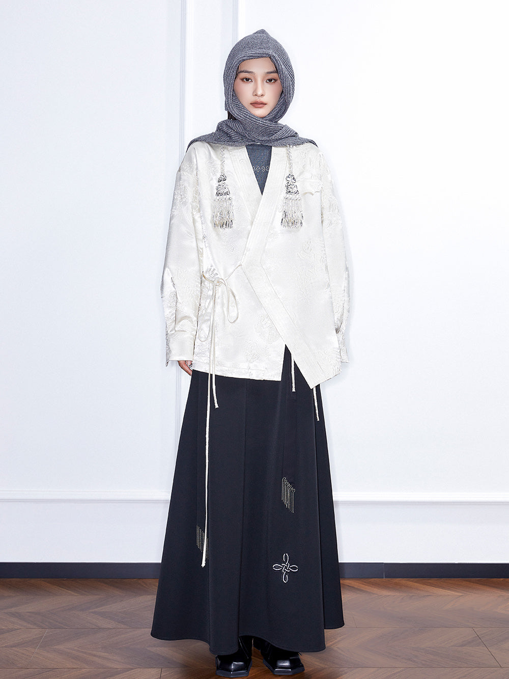 MUKZIN Linglong“Cloud River” Embroidered Sheen Asymmetrical Blouse