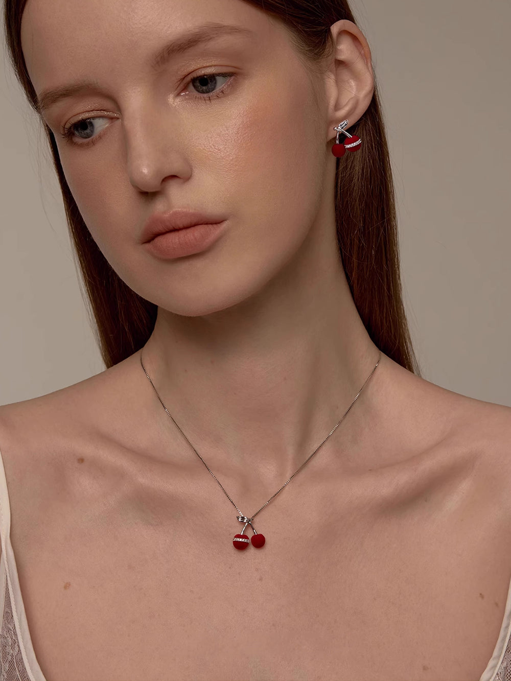 MUKTANK×SUN HUNTER Velvet Cherry Necklace with Leaves