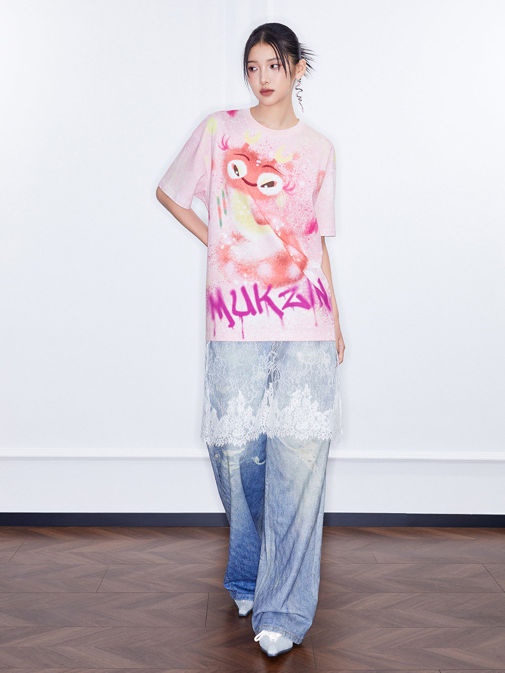 MUKZIN Spring Prelude"Good Luck with the Snake" Silhouette T-shirt with Pink Snake Prints