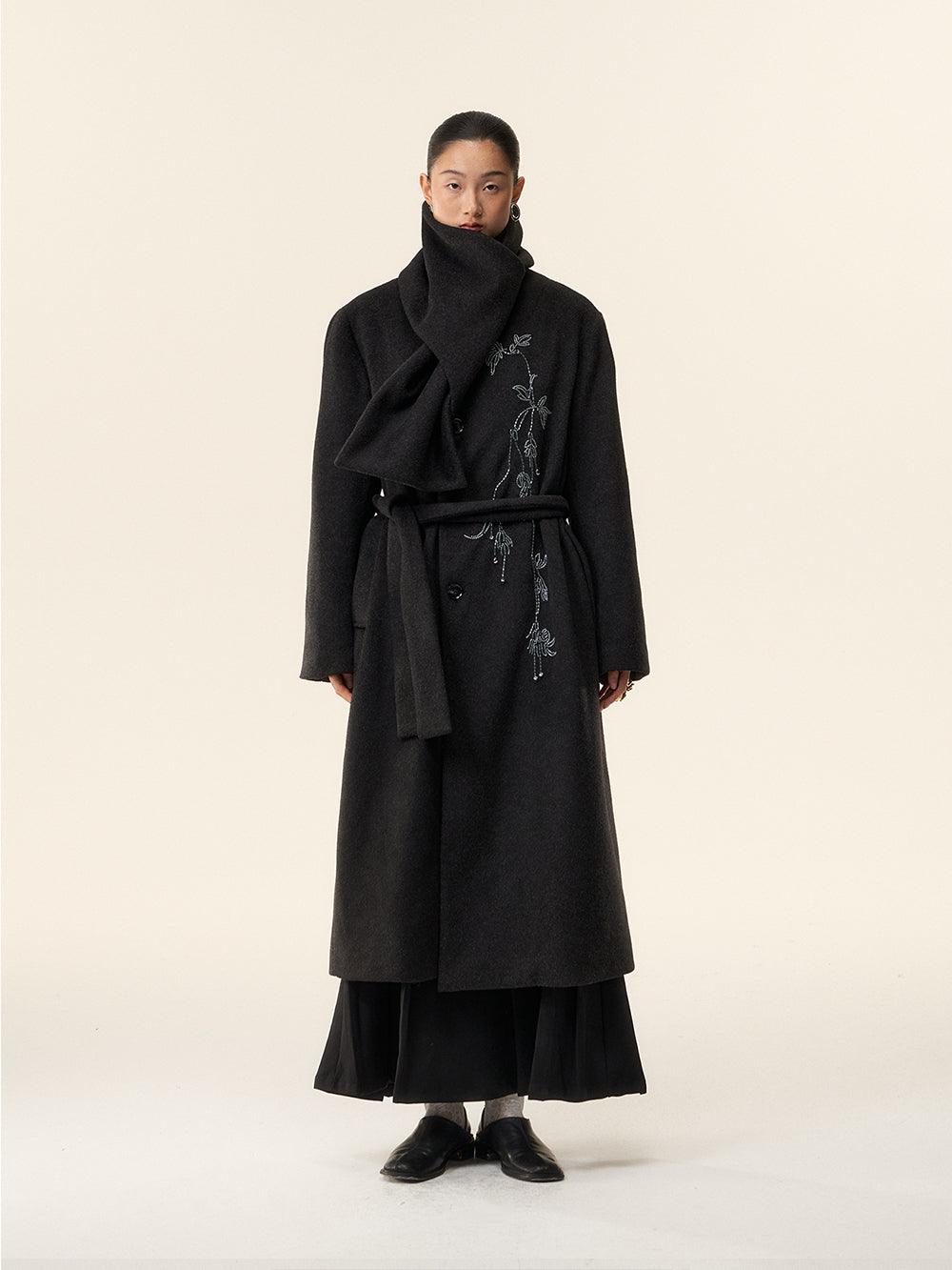 MUKTANK×LOUMUTAKU Scarf-Accented Beaded Embroidery Coat