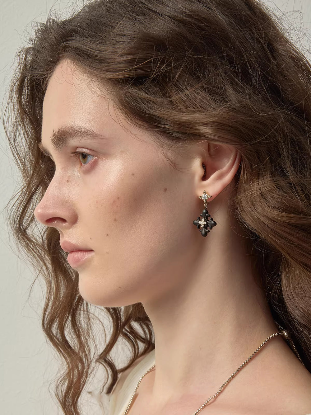 MUKTANK×SUN HUNTER Wooden Iris Drop Earrings