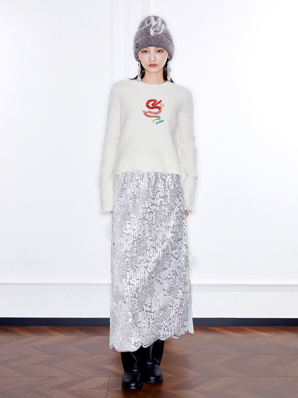 MUKZIN Linglong Long —Snake Embroidery Mohair Blend Sweater (White/Grey)
