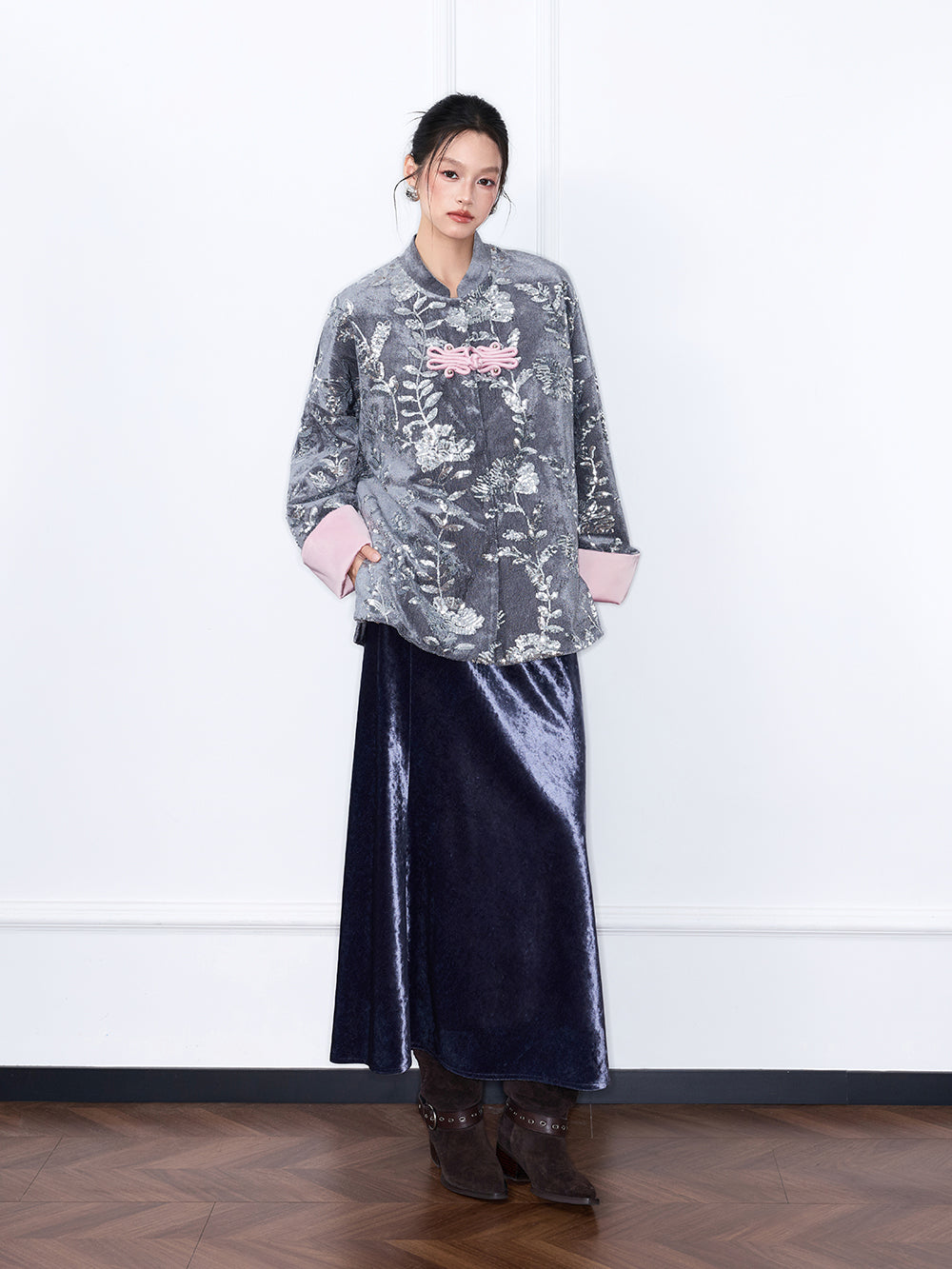 MUKZIN“Capsule Collection”Luxury Navy Velvet Side-Slit Midi Skirt