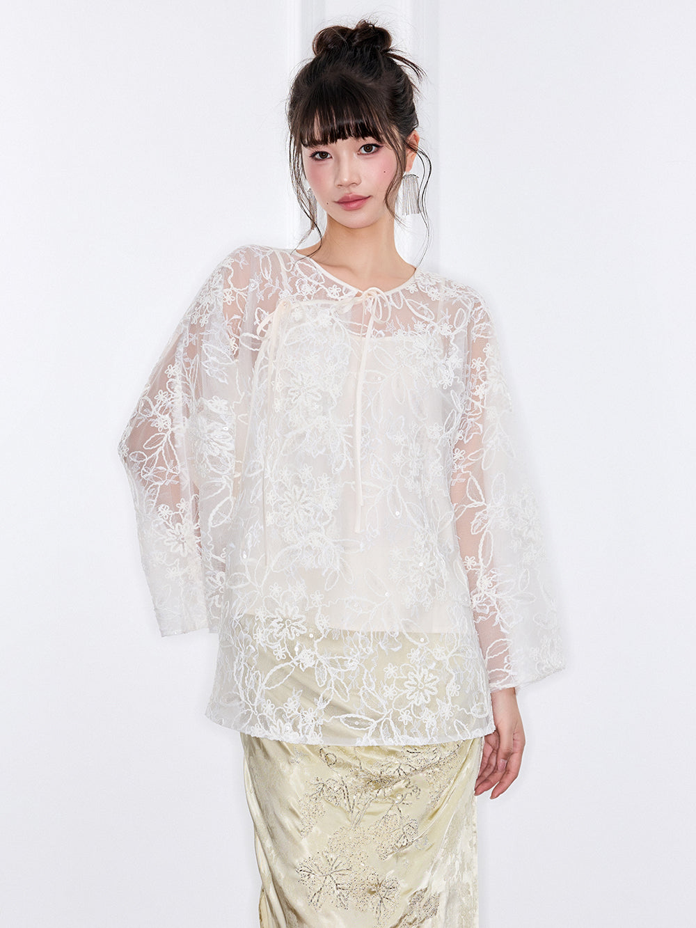 Mukzin "Ode To The New Summer"White Lace Embroidered Loose Top