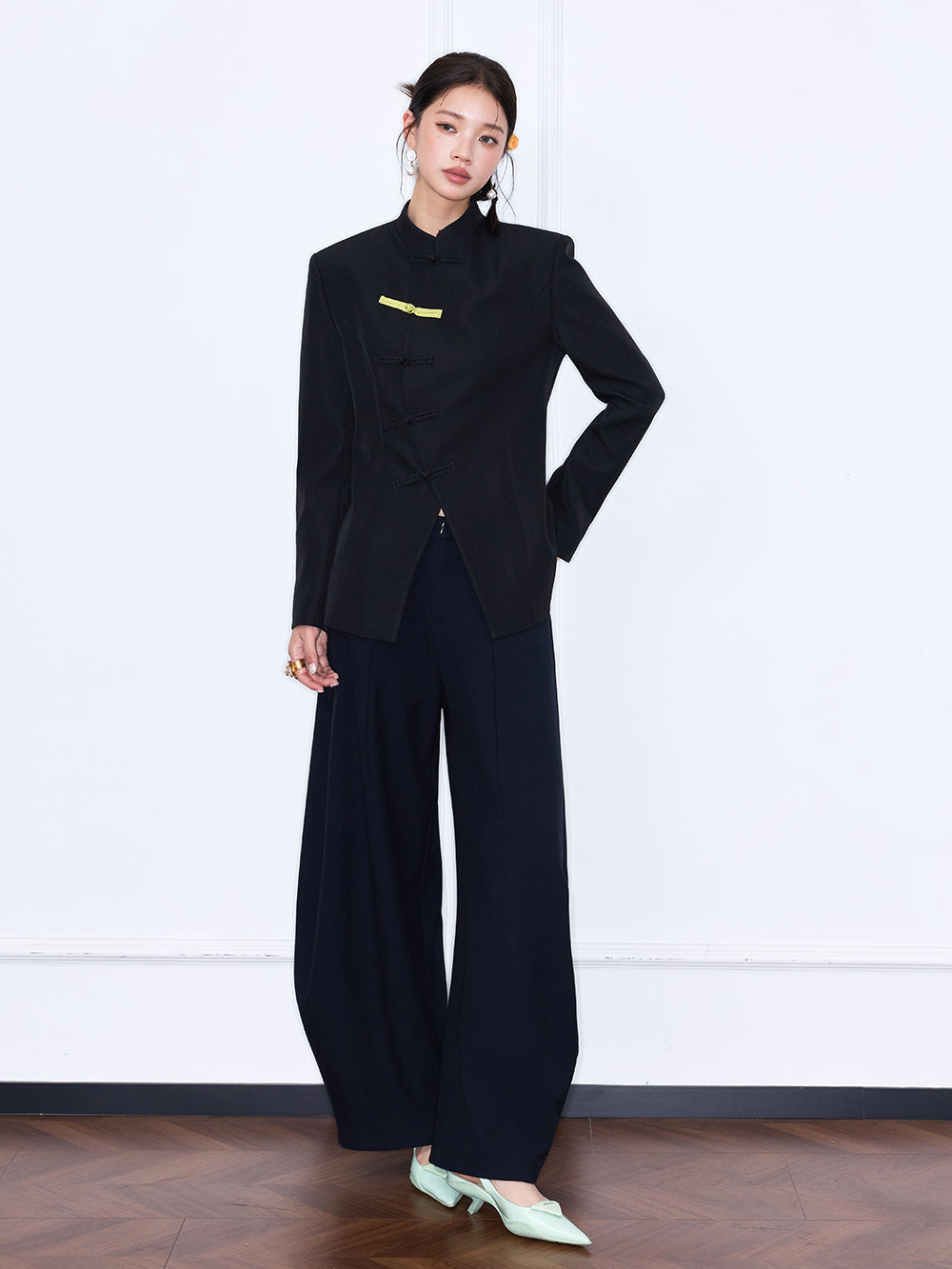 MUKZIN¡°Capsule Collection¡±Chinese Style Mandarin Collar Frog Button Asymmetrical Blazer