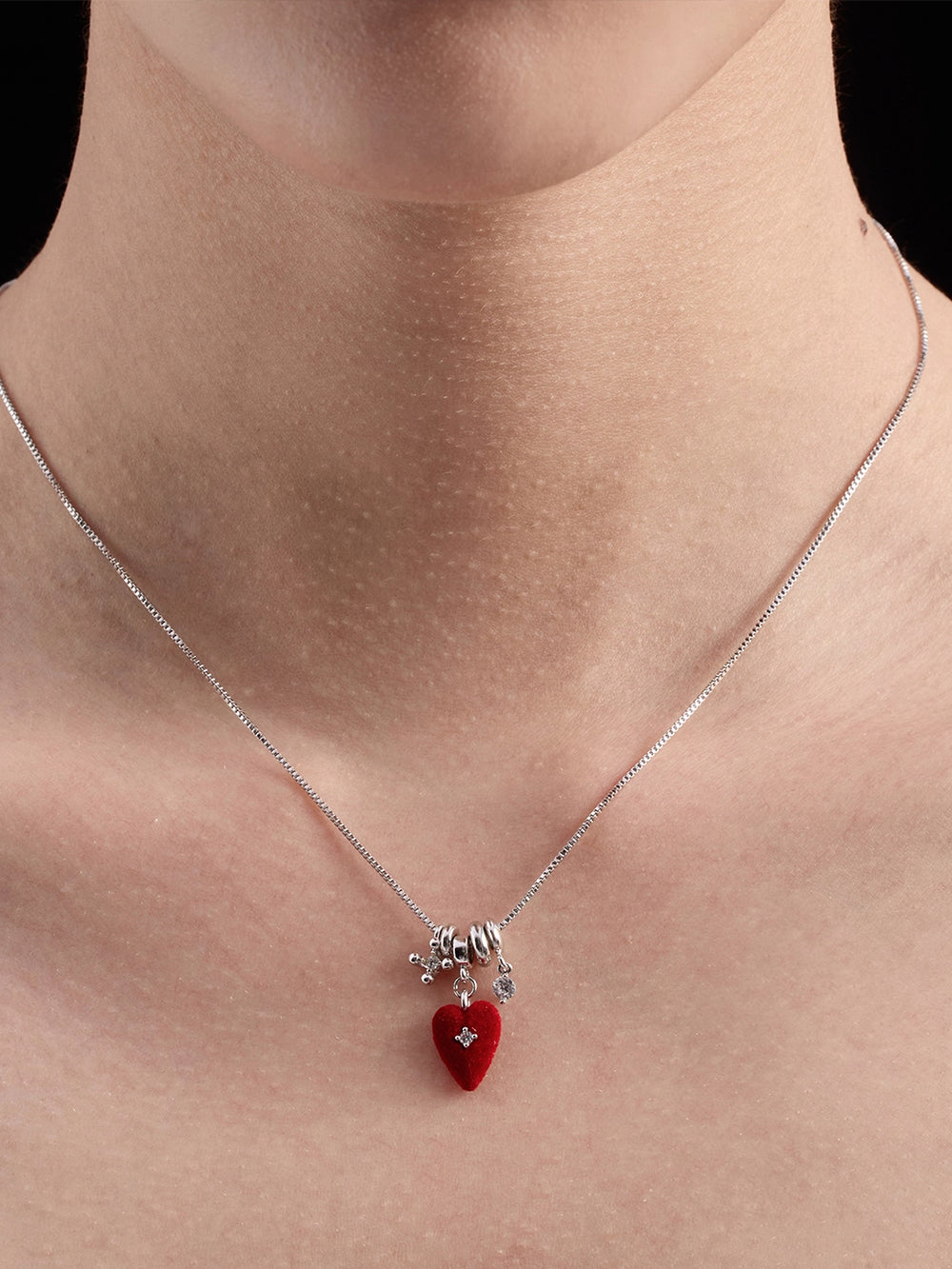MUKTANK×SUN HUNTER Broken Velvet Heart Necklace
