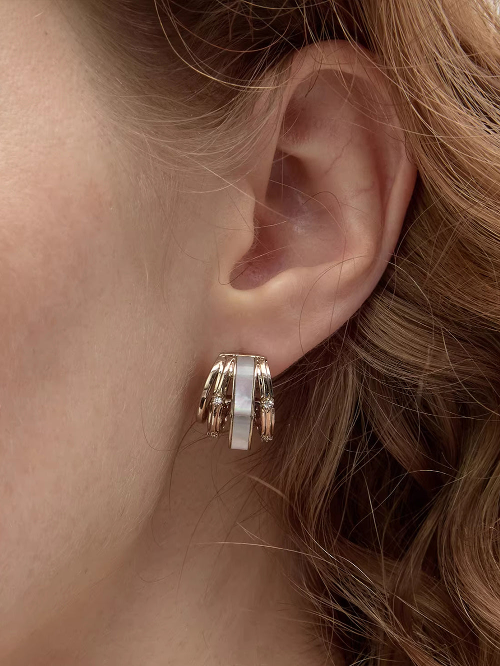 MUKTANK×SUN HUNTER Mother-of-Pearl Iris Four-Ring Hoop Earrings